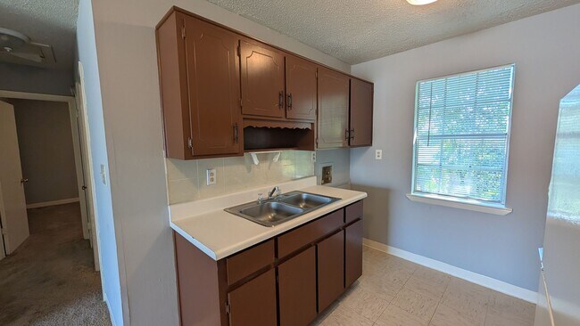 Building Photo - 837 Graymont Ave W