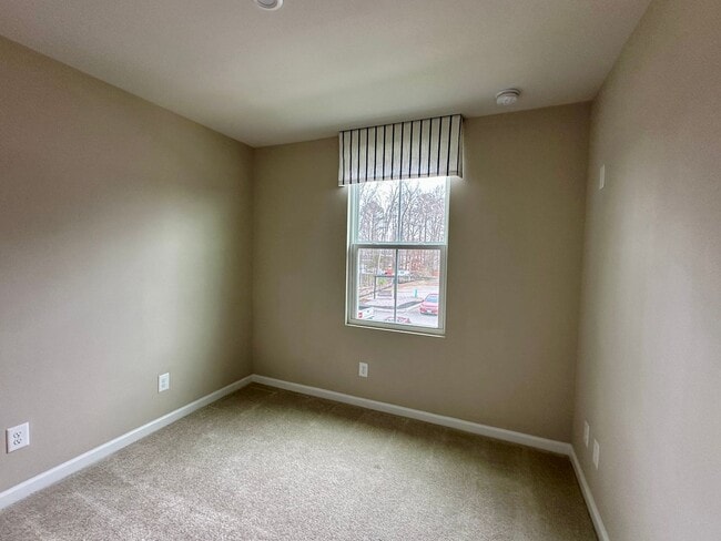 Building Photo - New Canterbury Townhouse