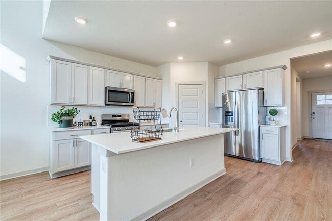 Building Photo - 10932 Defender Trl