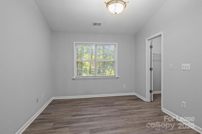 Building Photo - 10660 Holly Ridge Blvd