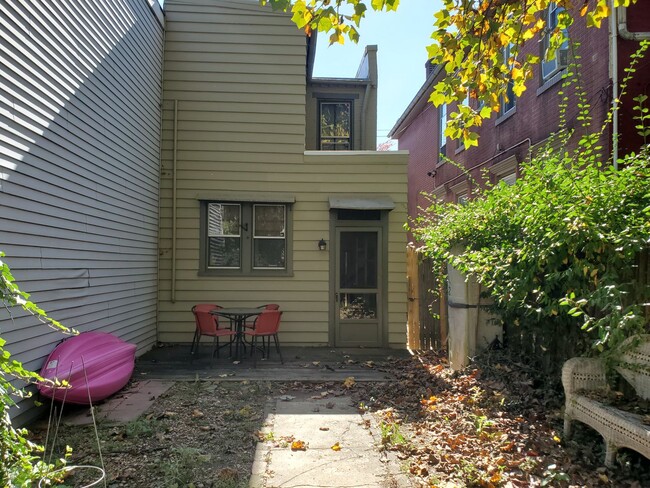 Building Photo - Beautiful 2-Bedroom Home in Lancaster!