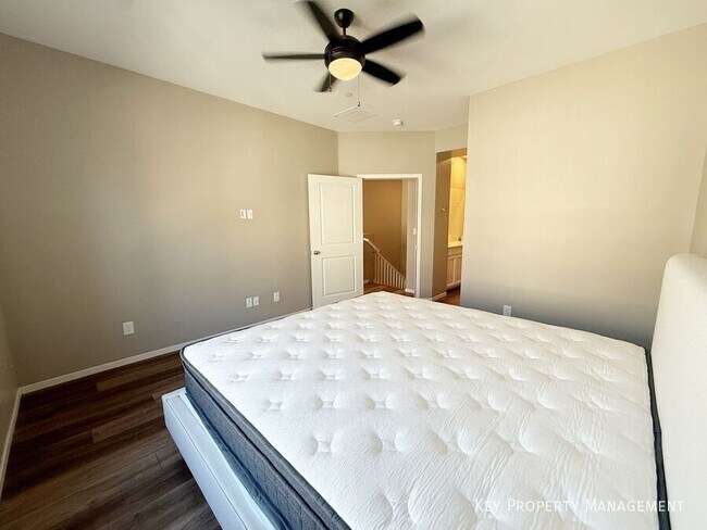 Building Photo - 525 Mossy Cup St