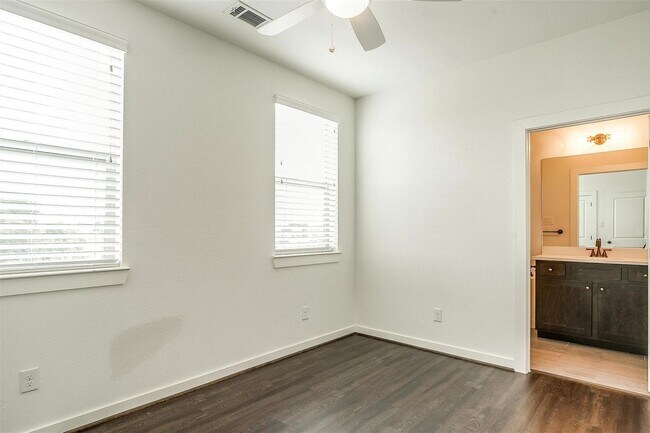 Building Photo - 3515 S Hills Ave