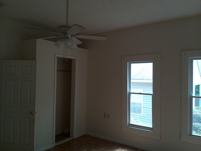 Building Photo - **UPCOMING**4 bedroom / 2 bathroom Home fo...