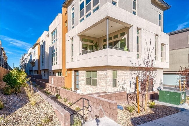 Building Photo - 639 Grey Saker St