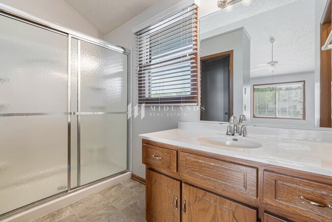 Building Photo - Marvelous Omaha Home