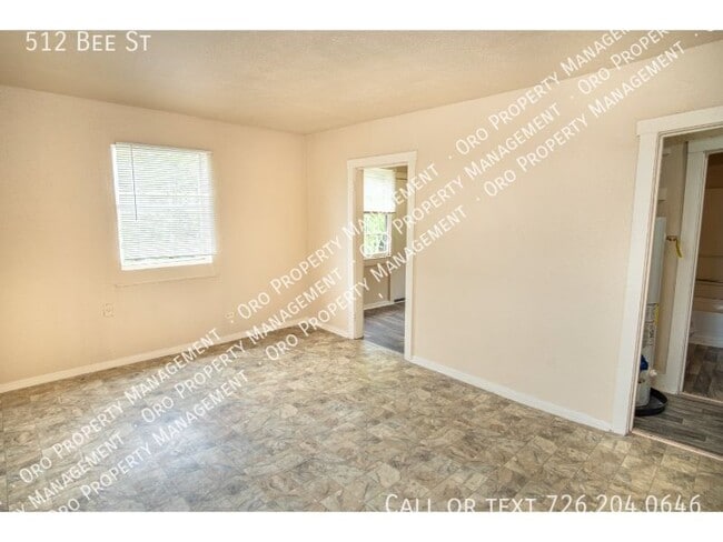 Building Photo - 512 Bee St
