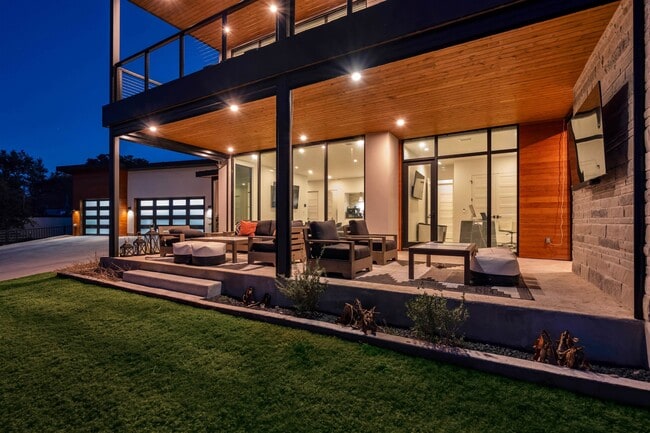 Building Photo - 207 Kites Ct