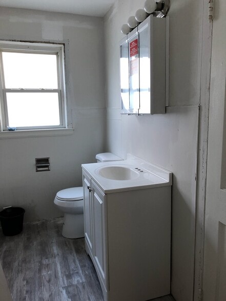 Reno update: Bath; highlighting floors and layout. What's next? Paint touch ups, new trim, new baseboards, new counter tops, and new doors. - 1395 Ross Ave