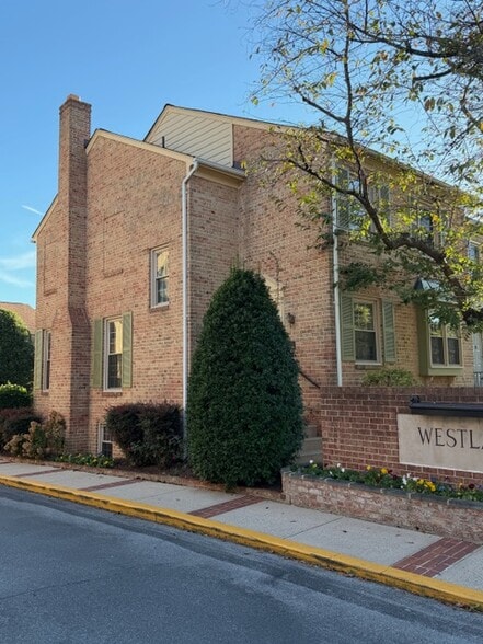 Primary Photo - 7454 Westlake Ter