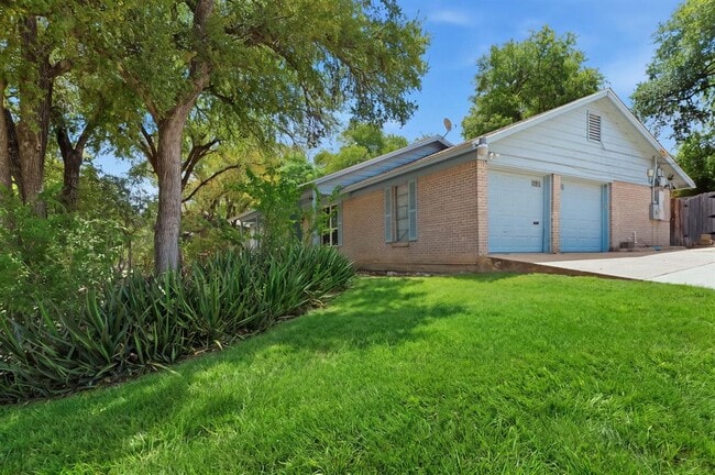 Building Photo - 6108 Cherrylawn Cir