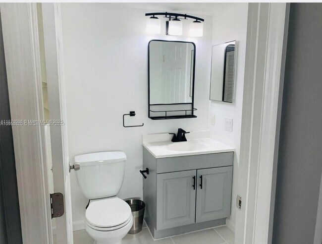 Building Photo - 10450 SW 157th Ct