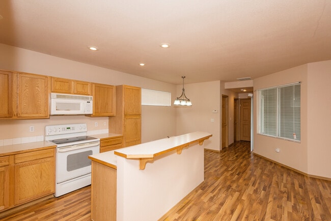 Building Photo - 4 Bedroom 2.5 Bath Home in Puyallup