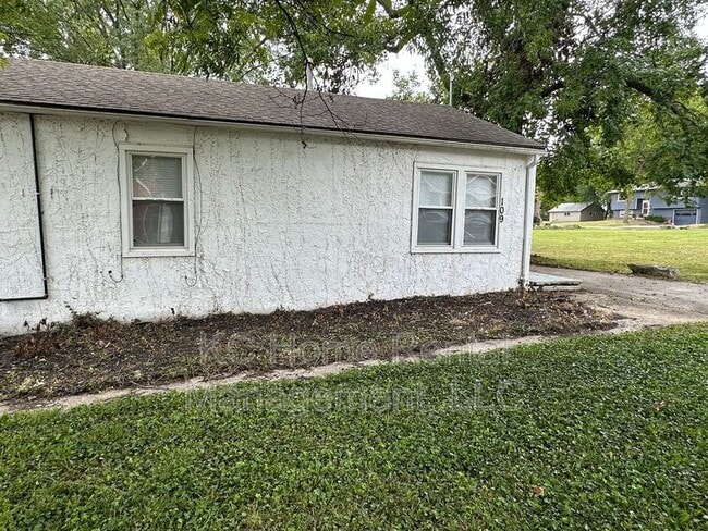 Building Photo - 109 W Hale St