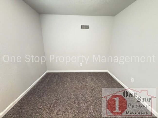 Building Photo - 3 bedroom, 1 bathroom duplex in Independen...