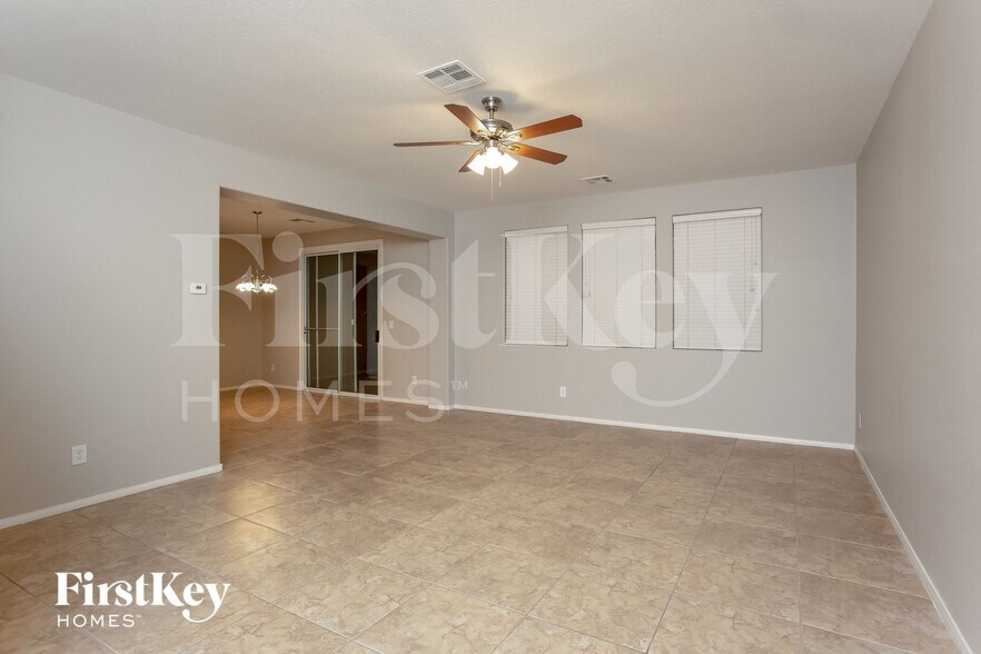 Building Photo - 8309 Cavaricci Ave