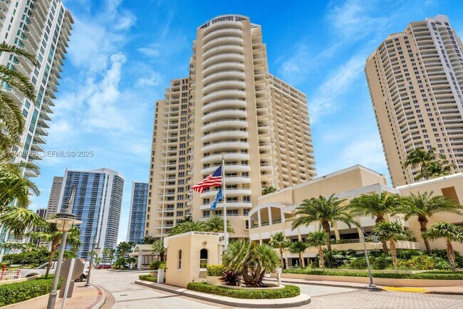 Building Photo - 888 Brickell Key Dr