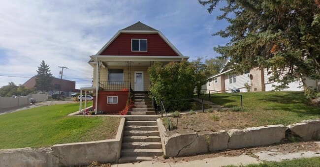 Building Photo - 613 Sage Ave