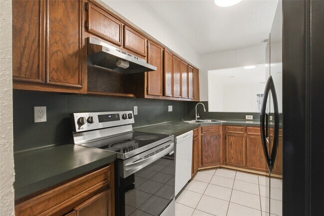 Building Photo - 11000 Kinghurst Dr