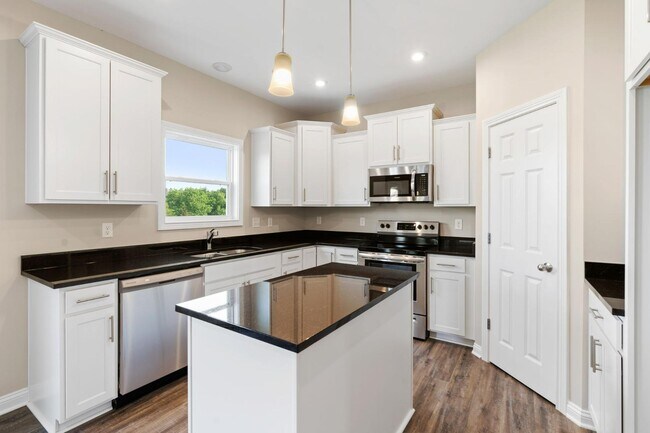 Building Photo - 916 Camden Ct