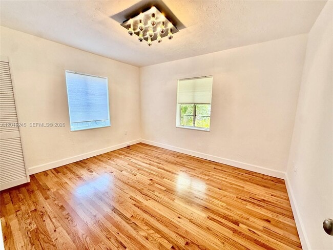 Building Photo - 2321 SW 31st Ave