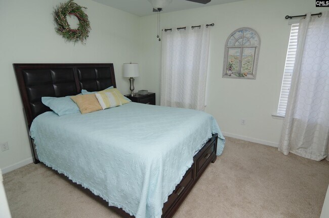 Building Photo - 212 Glossy Green Ln