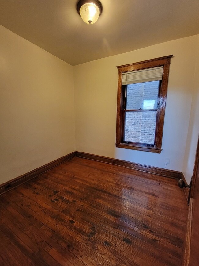 Building Photo - 2014 N Kedzie Ave