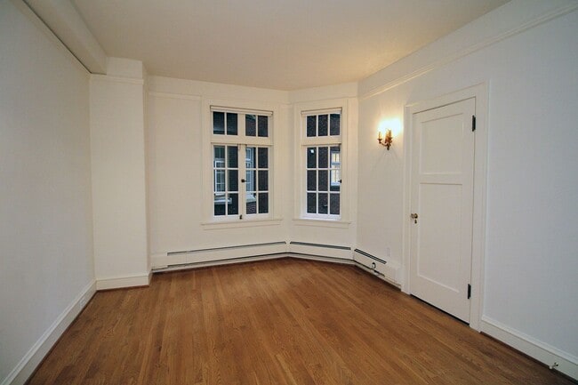 Building Photo - 1209 SW 6th Ave