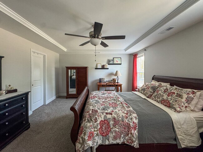 Building Photo - Stunning 4 Bed 2.5 Bath Home in Cameron with Fenced Yard