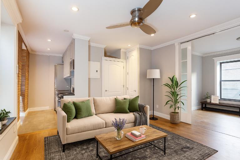 Primary Photo - 338 E 100th St