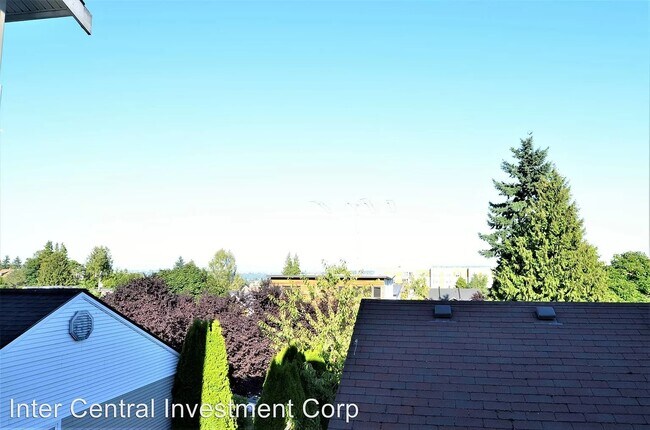 Building Photo - 4533 41st Ave SW