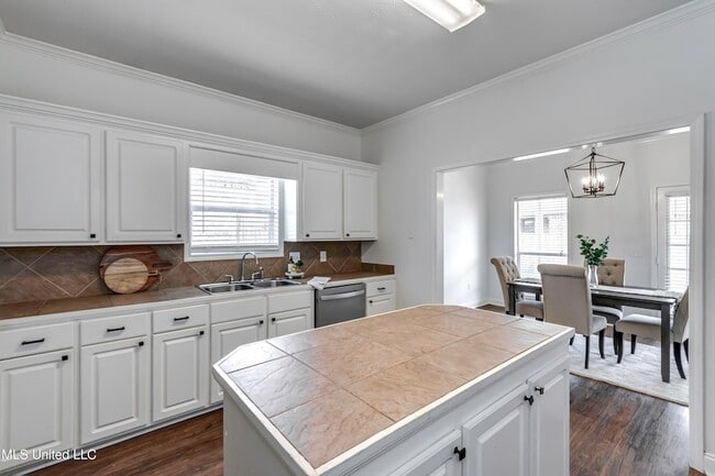 Building Photo - 120 Lennox Pl