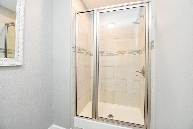 Building Photo - 2110 Hilton Head Dr