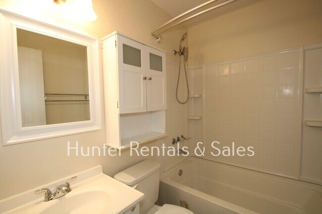 Building Photo - Mountain of Amenities!