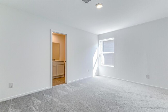 Building Photo - 21555 Carosella Dr