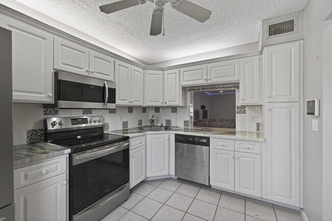 Building Photo - 3708 Savoy Ln