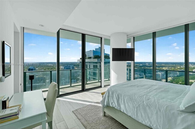 Building Photo - 480 NE 31st St