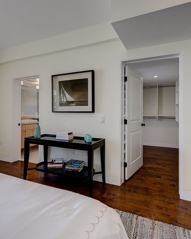 Building Photo - 831 S Curson Ave