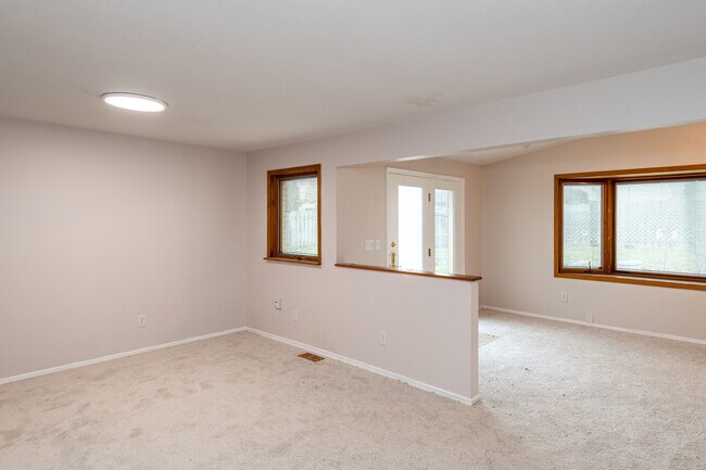 Building Photo - 6757 Summerdale Dr