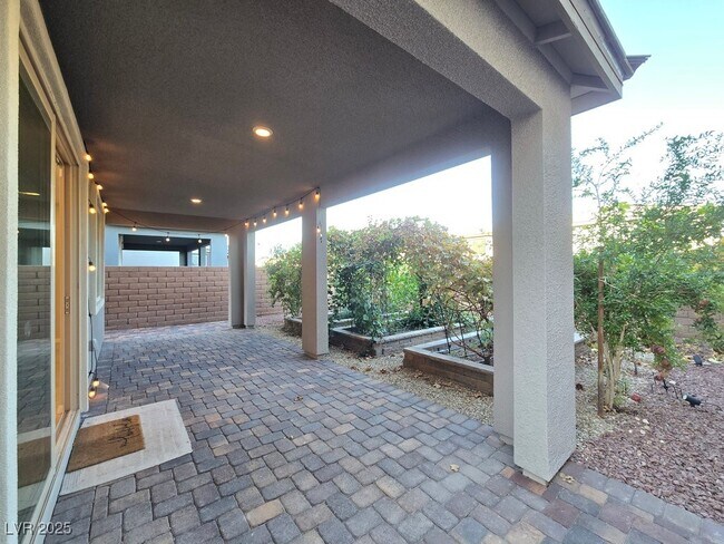 Building Photo - 4160 Elegant Chateau St