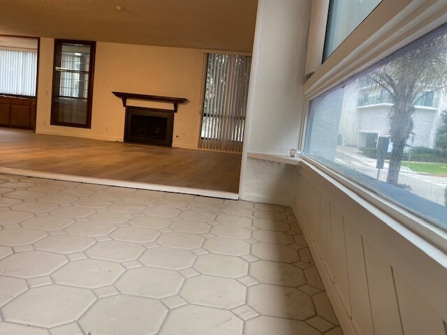 Building Photo - 575 Esplanade