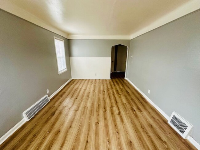 Building Photo - 3 Bedroom 1 Bath Home for Lease. welcome S...