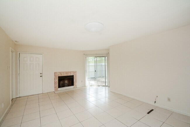 Building Photo - 9700 Leawood Blvd