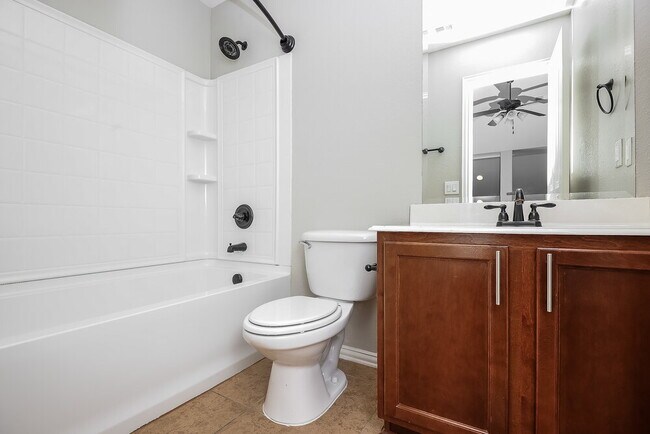 Building Photo - 656 Brooks St