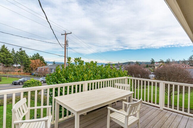 Building Photo - Charming Upper-Level Home with Water View – Walk to Downtown Coupeville