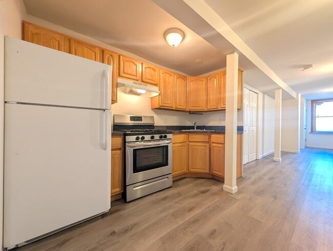 Building Photo - 246 Whiton St