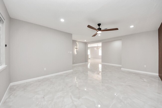 Building Photo - 1503 Locklaine Dr