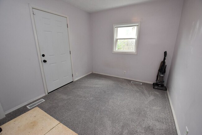 Building Photo - Updated ranch style home in McKinley Terrance