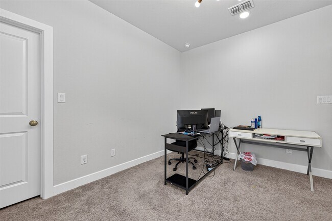 Building Photo - 435 Imperial Blvd