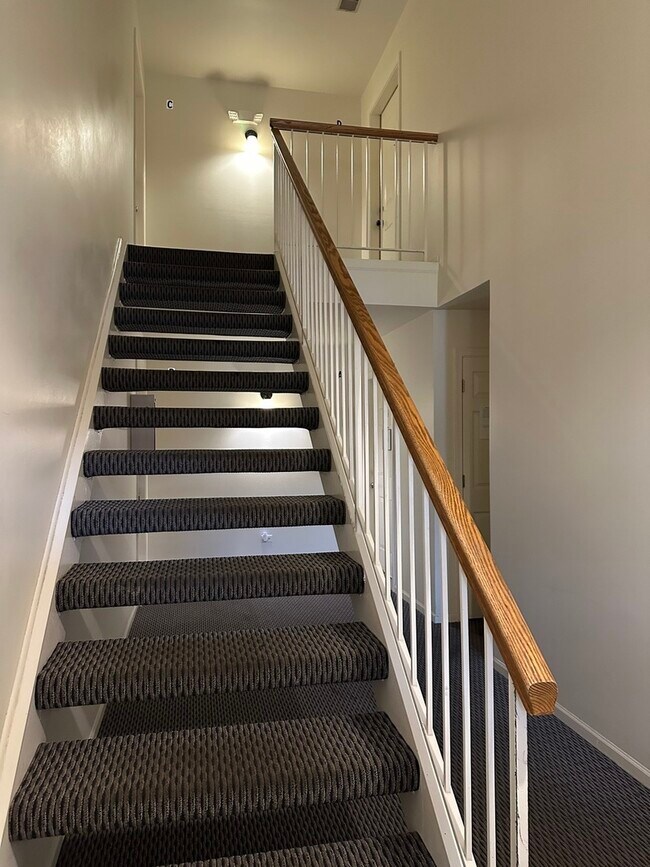 Building Photo - 992 Langtry Ct